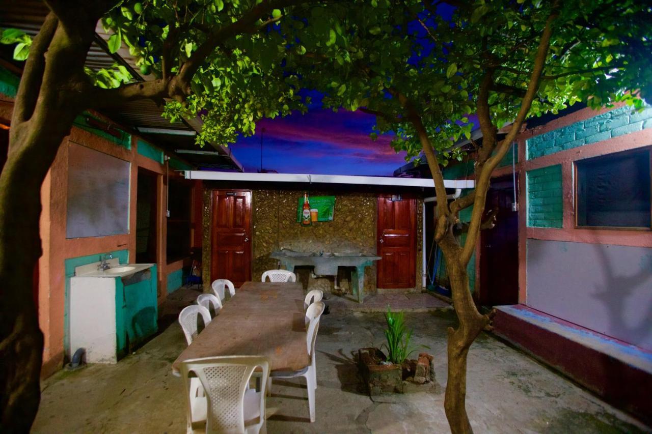 Hostal Los Chamos San Juan del Sur Exterior photo